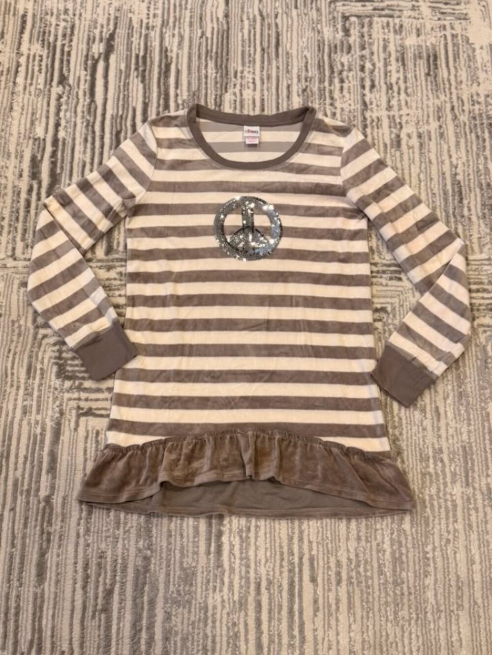 New Circo Girls XL 14/16 gray/white sequined Peace velour top/dress Retails $28.